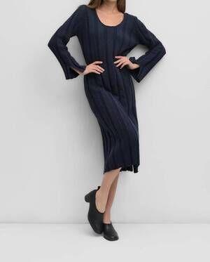 NEW MOD REF weighted textured knit dress in dark navy